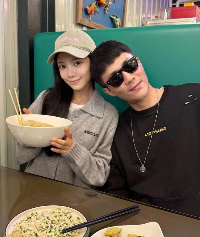 婆晒新房装修豪华有格调女儿房间粉嫩凯发k8娱乐唯一杜淳一家搬新家老(图3)