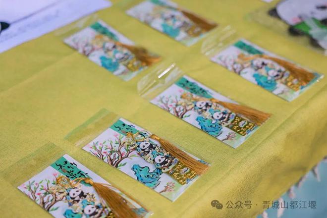 山都江堰太火爆NPC白娘子被求合影到宕机k8凯发一触即发顶流实锤！这个五一青城(图7)